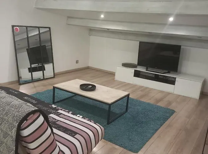 Butrone Sarrola 公寓 *